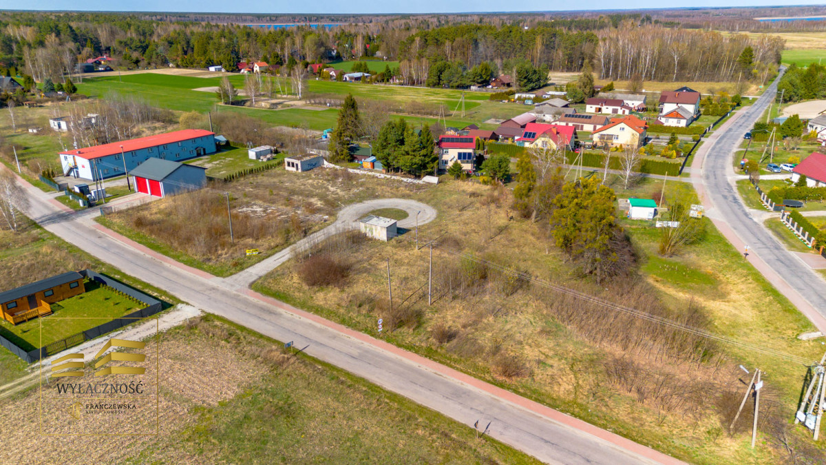 Działka na sprzedaż