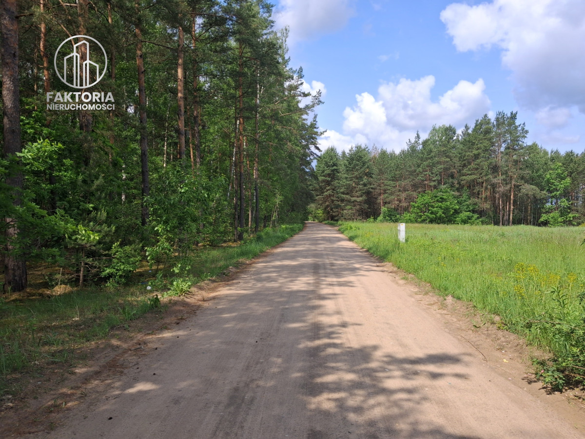 Działka na sprzedaż