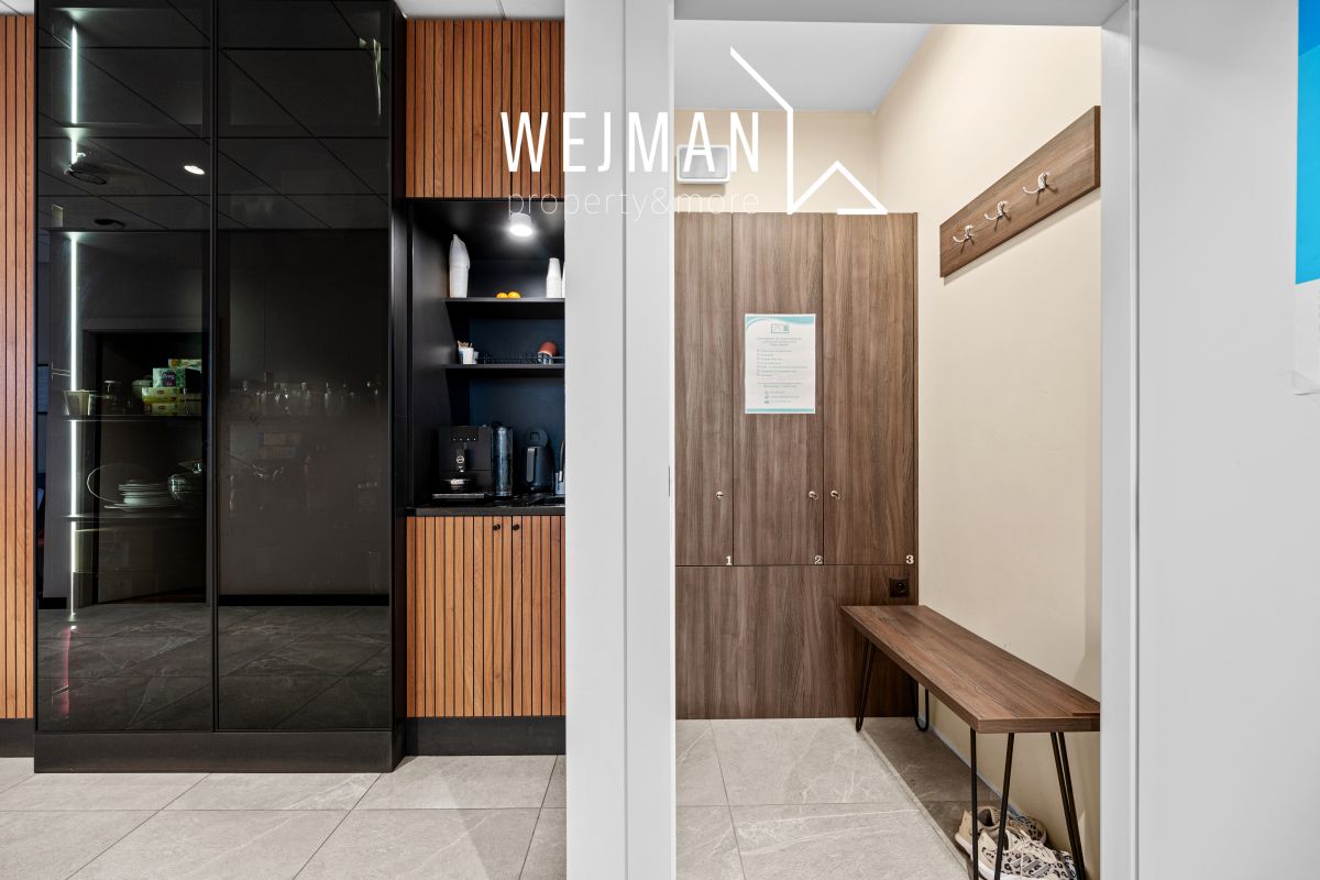 Lokal usługowo-biurowy – wykończony – wyposażony