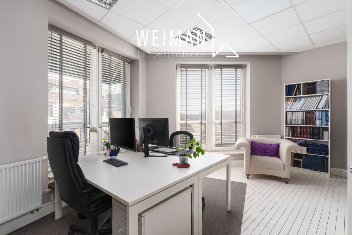 Kameralna kamienica na biura, klinikę, kancelarie.