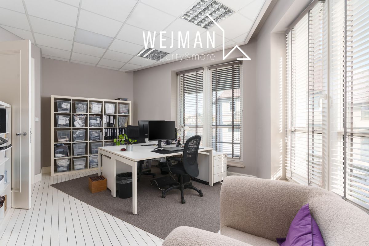 Kameralna kamienica na biura, klinikę, kancelarie.