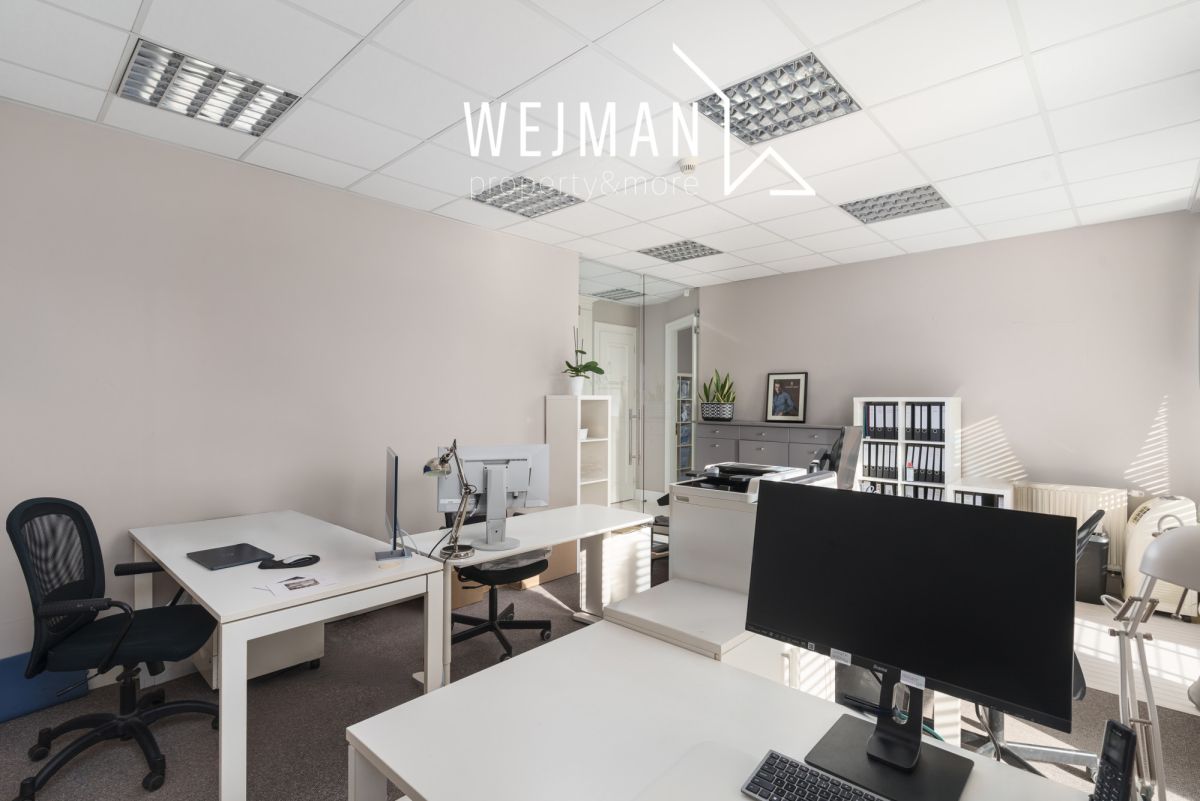 Kameralna kamienica na biura, klinikę, kancelarie.