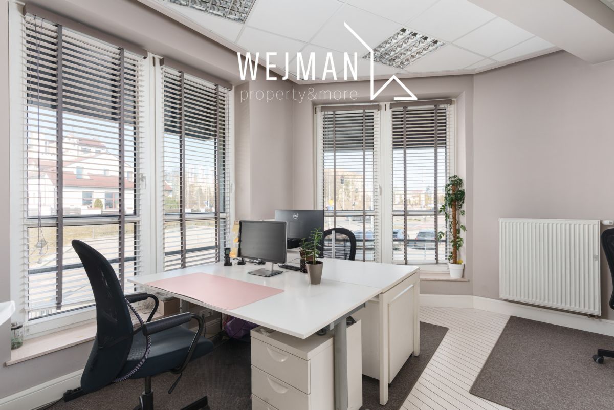 Kameralna kamienica na biura, klinikę, kancelarie.