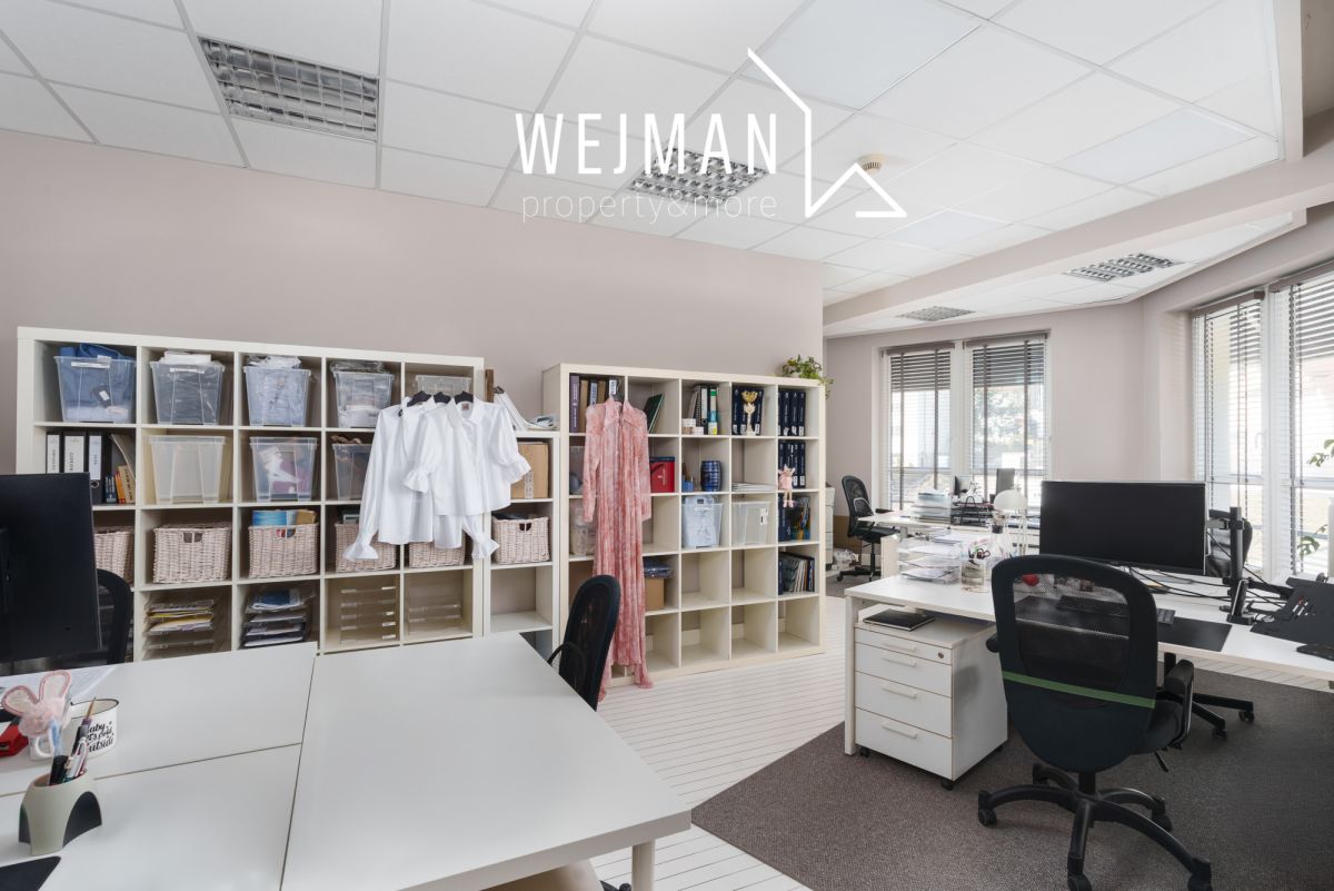 Kameralna kamienica na biura, klinikę, kancelarie.