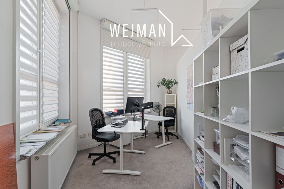 Kameralna kamienica na biura, klinikę, kancelarie.