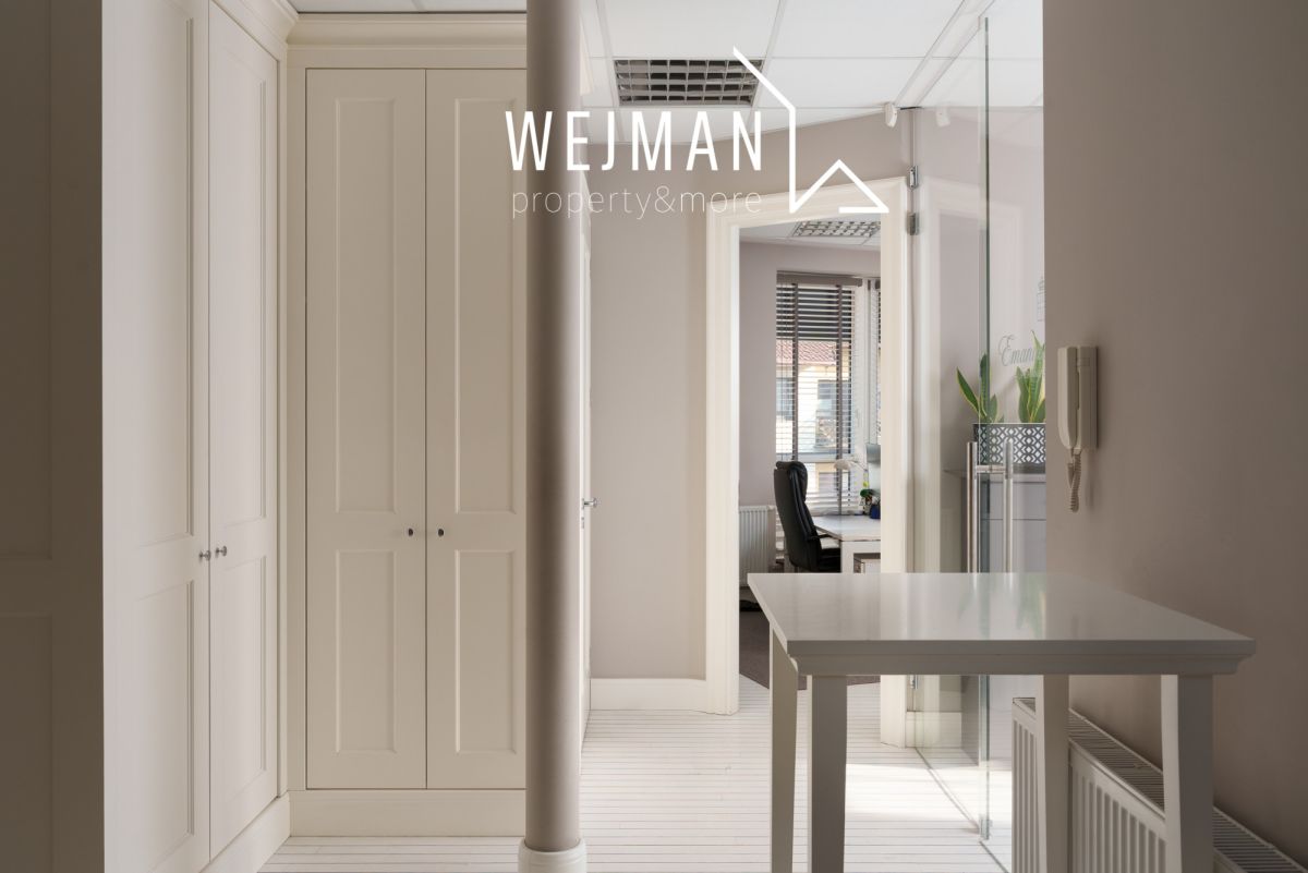 Kameralna kamienica na biura, klinikę, kancelarie.