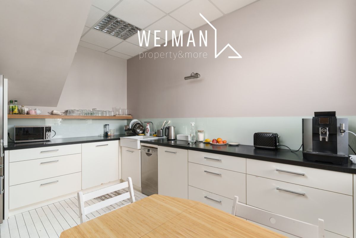 Kameralna kamienica na biura, klinikę, kancelarie.