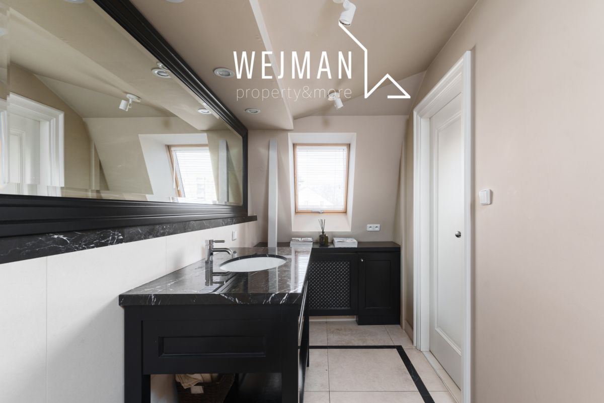 Kameralna kamienica na biura, klinikę, kancelarie.