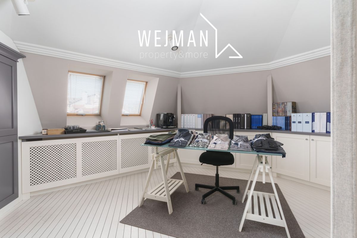 Kameralna kamienica na biura, klinikę, kancelarie.