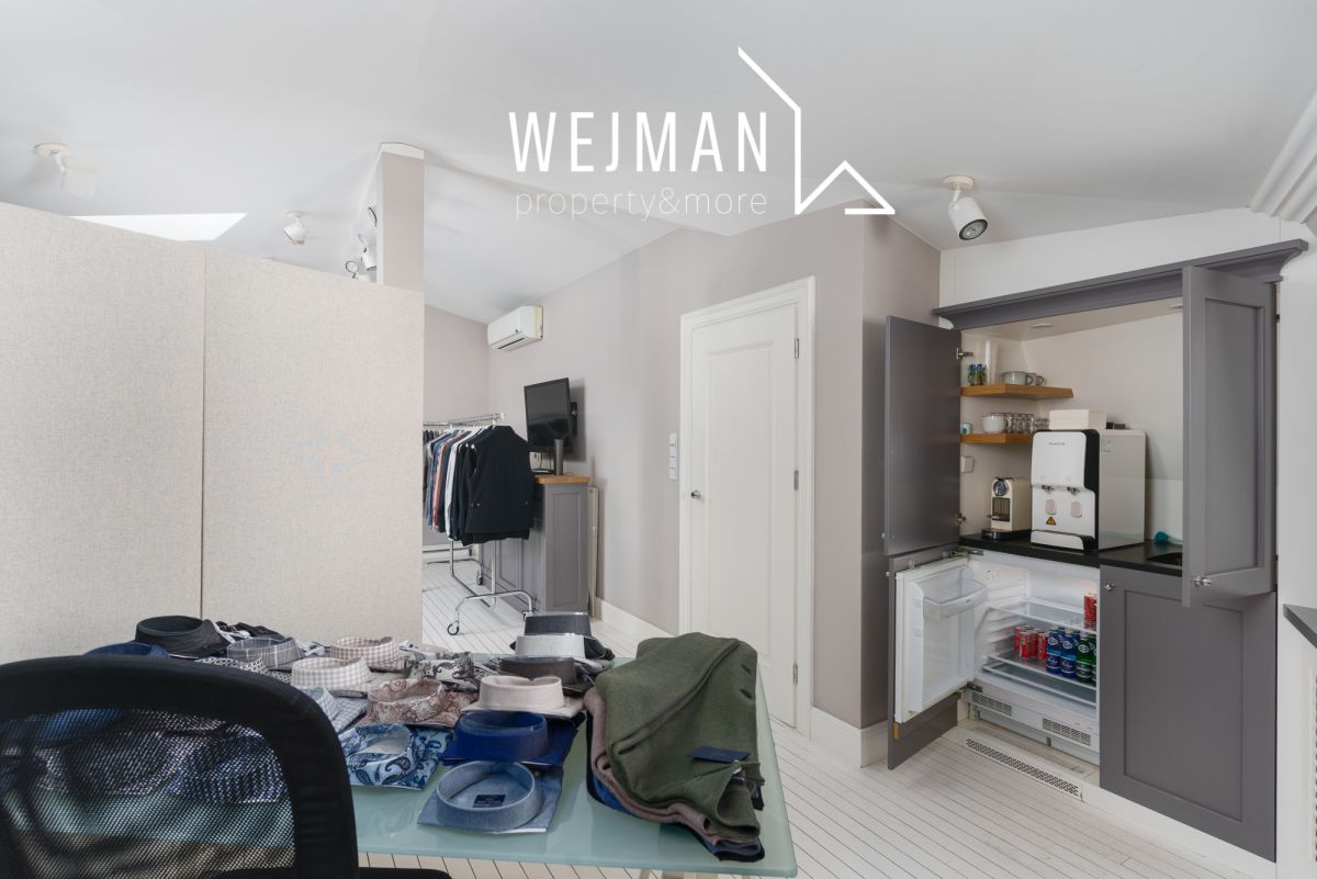 Kameralna kamienica na biura, klinikę, kancelarie.