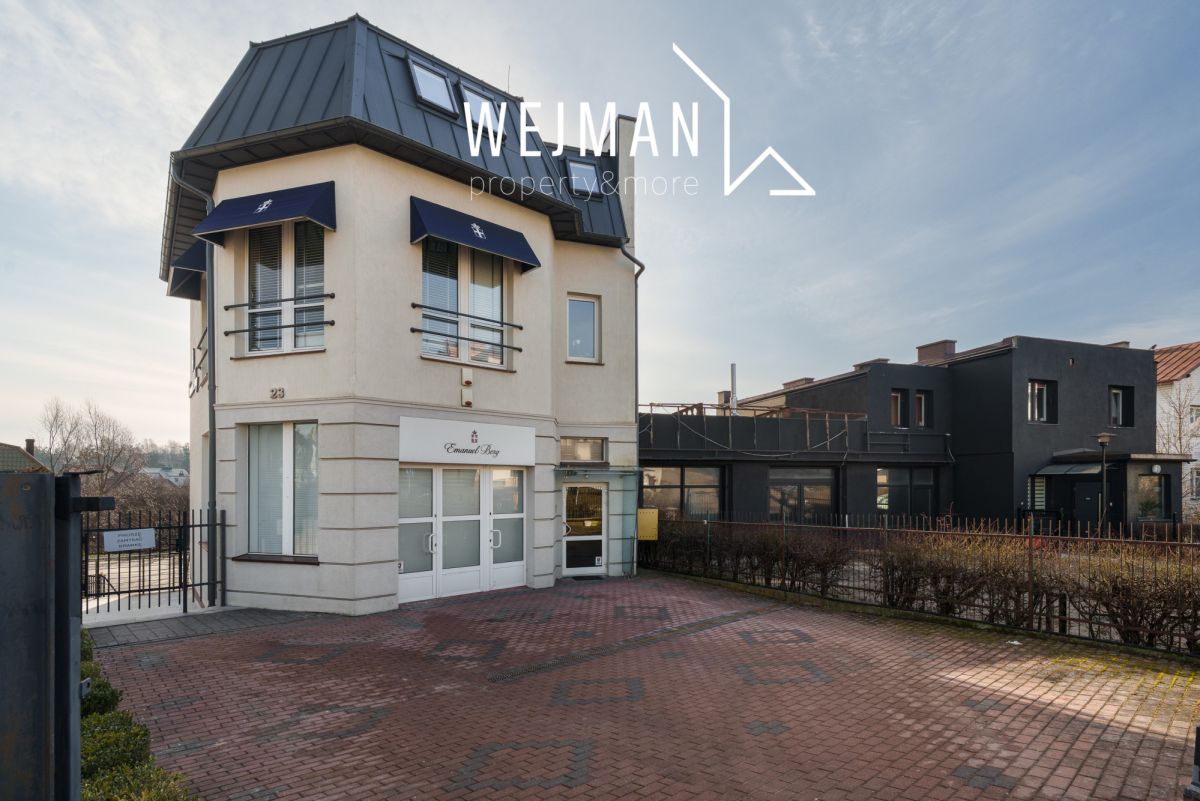 Kameralna kamienica na biura, klinikę, kancelarie.