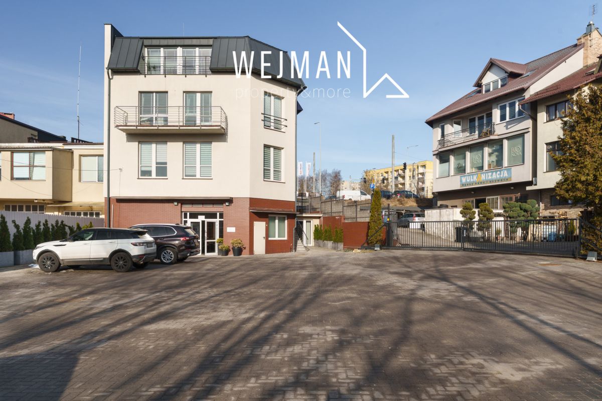 Kameralna kamienica na biura, klinikę, kancelarie.