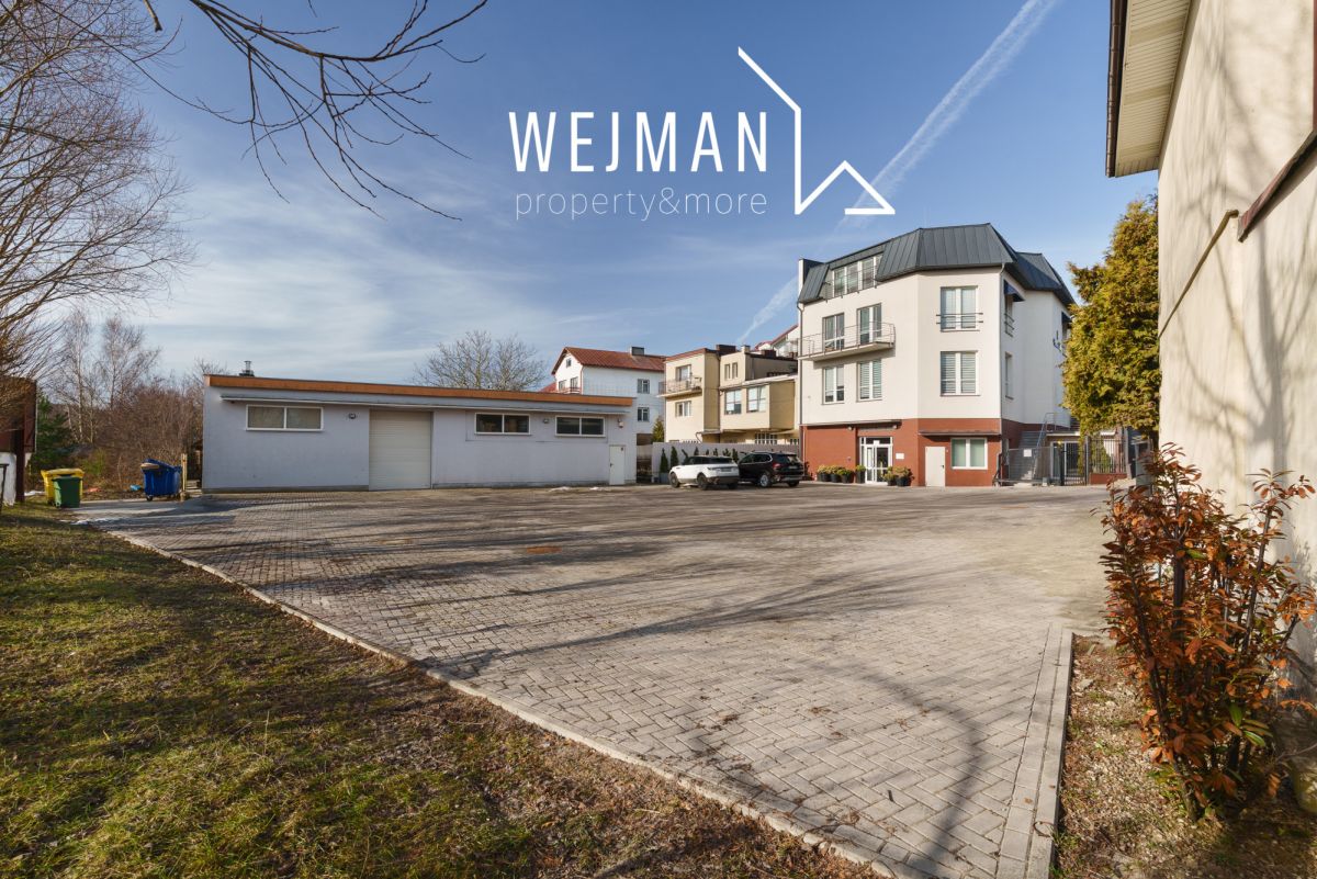 Kameralna kamienica na biura, klinikę, kancelarie.