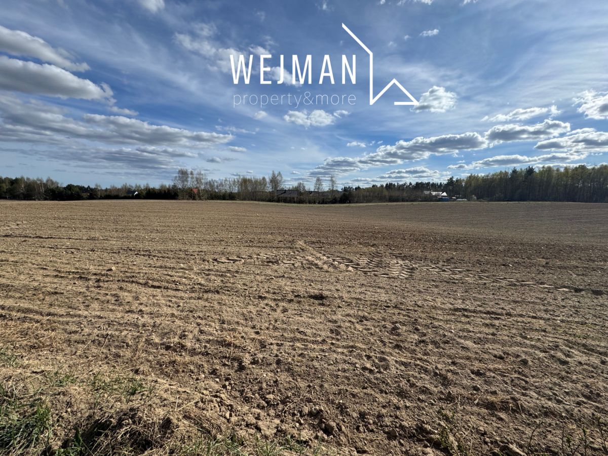 Enklawa 14 działek rekreacyjno-mieszkalnych.