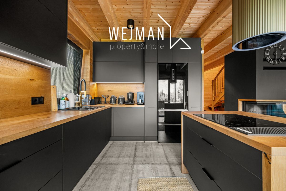PIĘKNA POSIADŁOŚĆ z LINIĄ BRZEGOWĄ – Kaszuby
