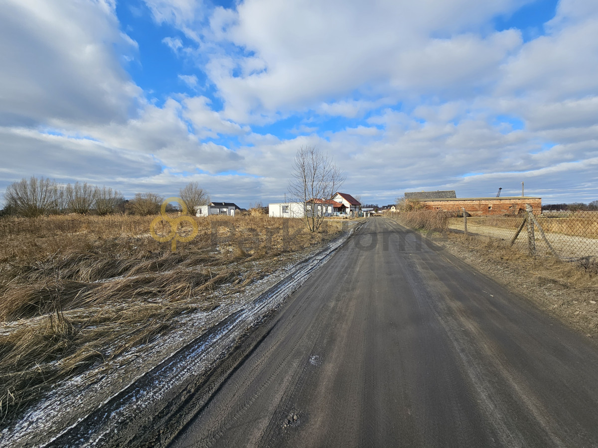 Działka na sprzedaż
