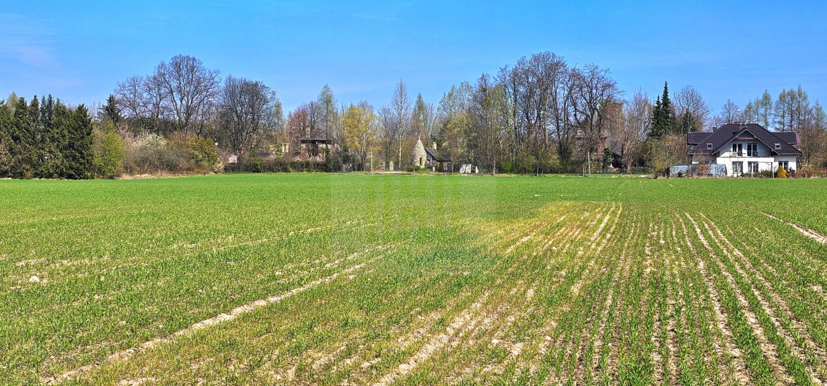 Działka z własną rzeczką 2763m2.