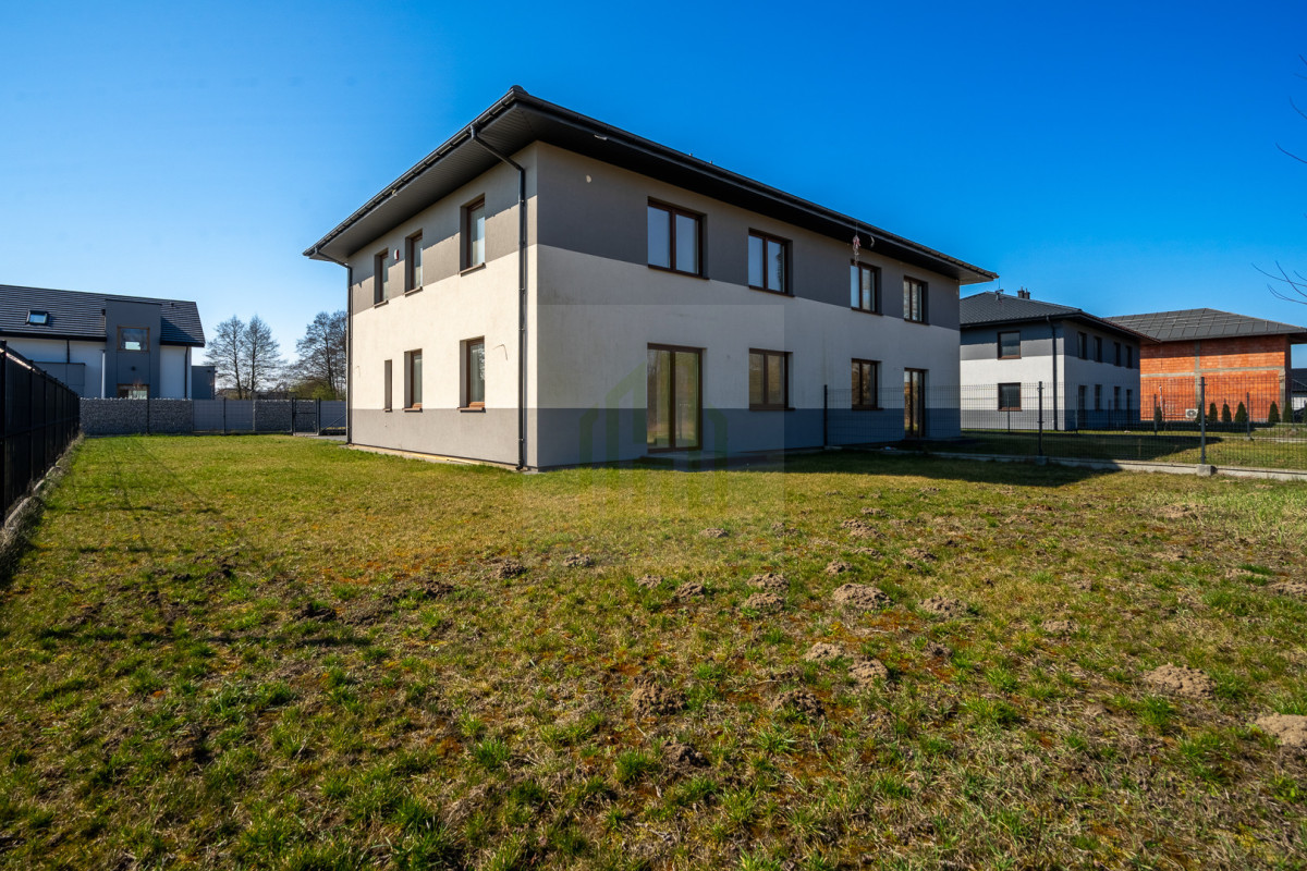 Przestronny blizniak w spokojnej okolicy