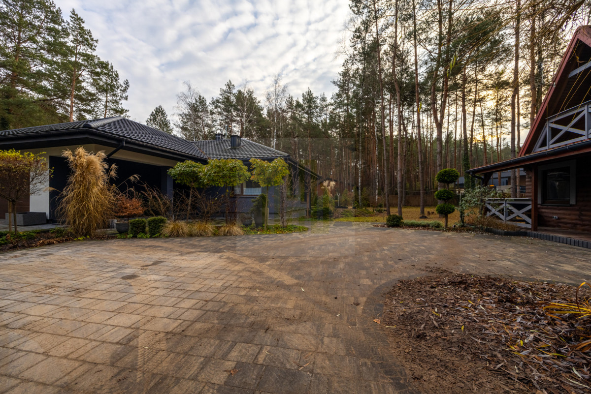 Nowoczesny dom 168,89 m² – cisza, las i przestrzeń