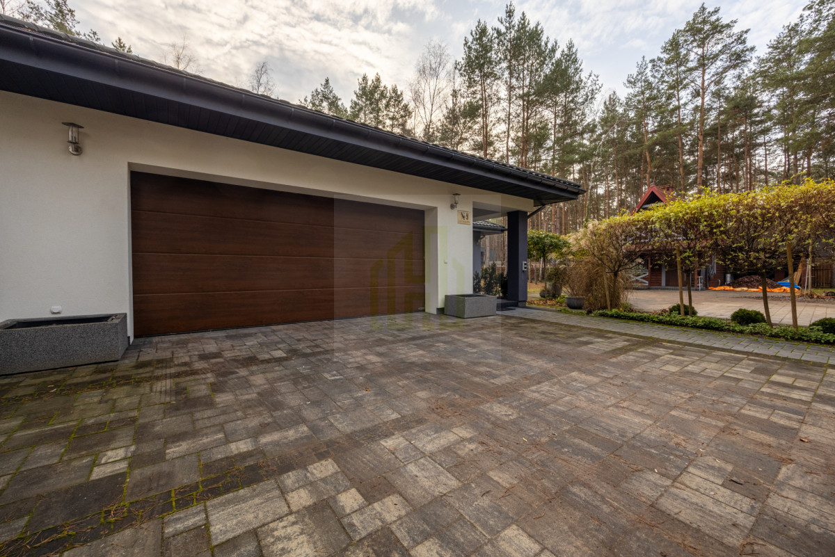 Nowoczesny dom 168,89 m² – cisza, las i przestrzeń