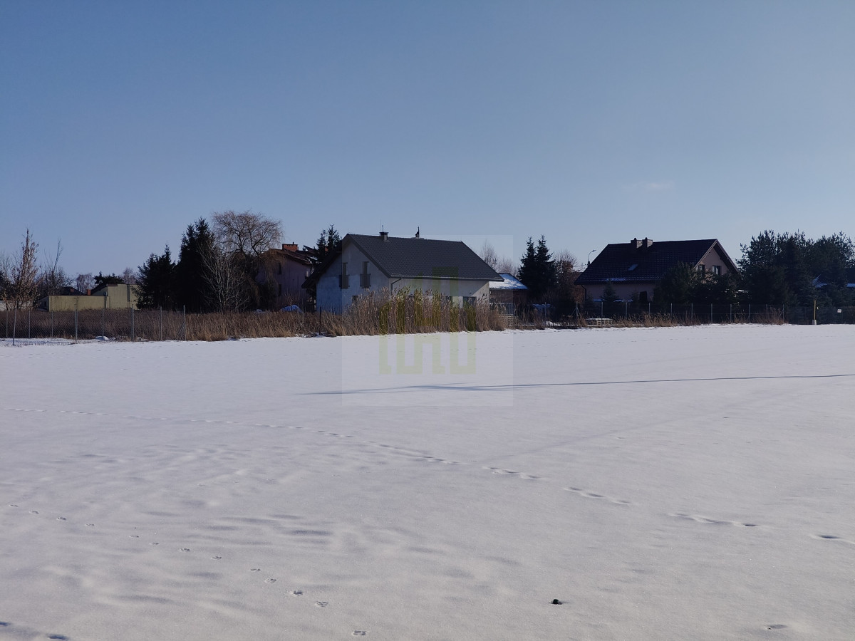 3 działki, media, lokalizacja