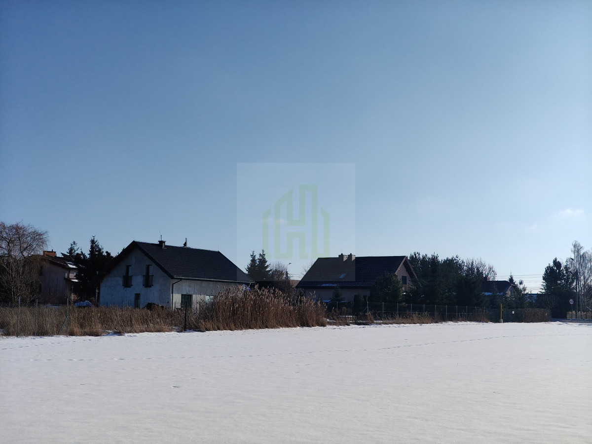 3 działki, media, lokalizacja