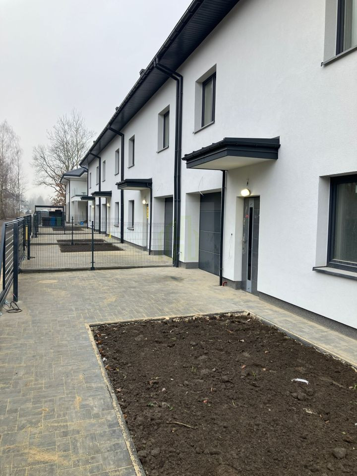 Segment 113m2 z garażem i ogródkiem – Zielonka