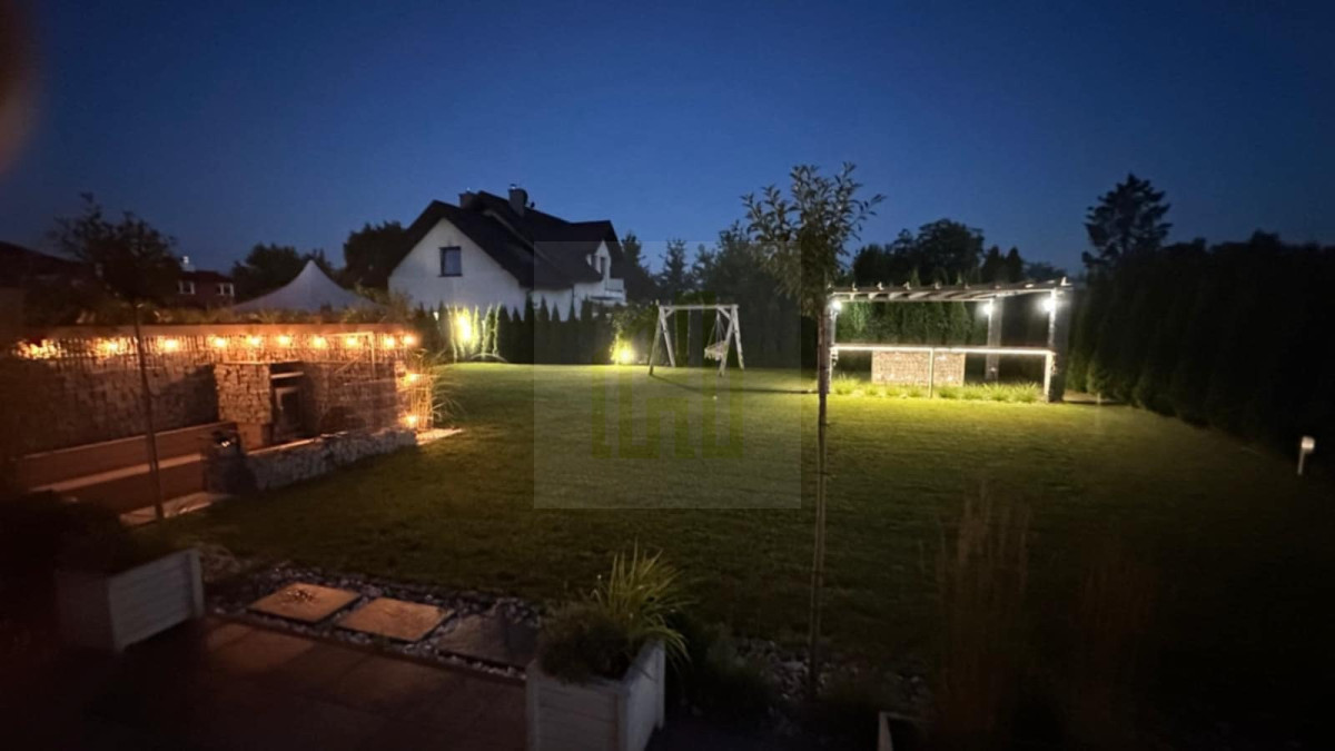 Piękny dom z bajecznym ogrodem w Błoniu