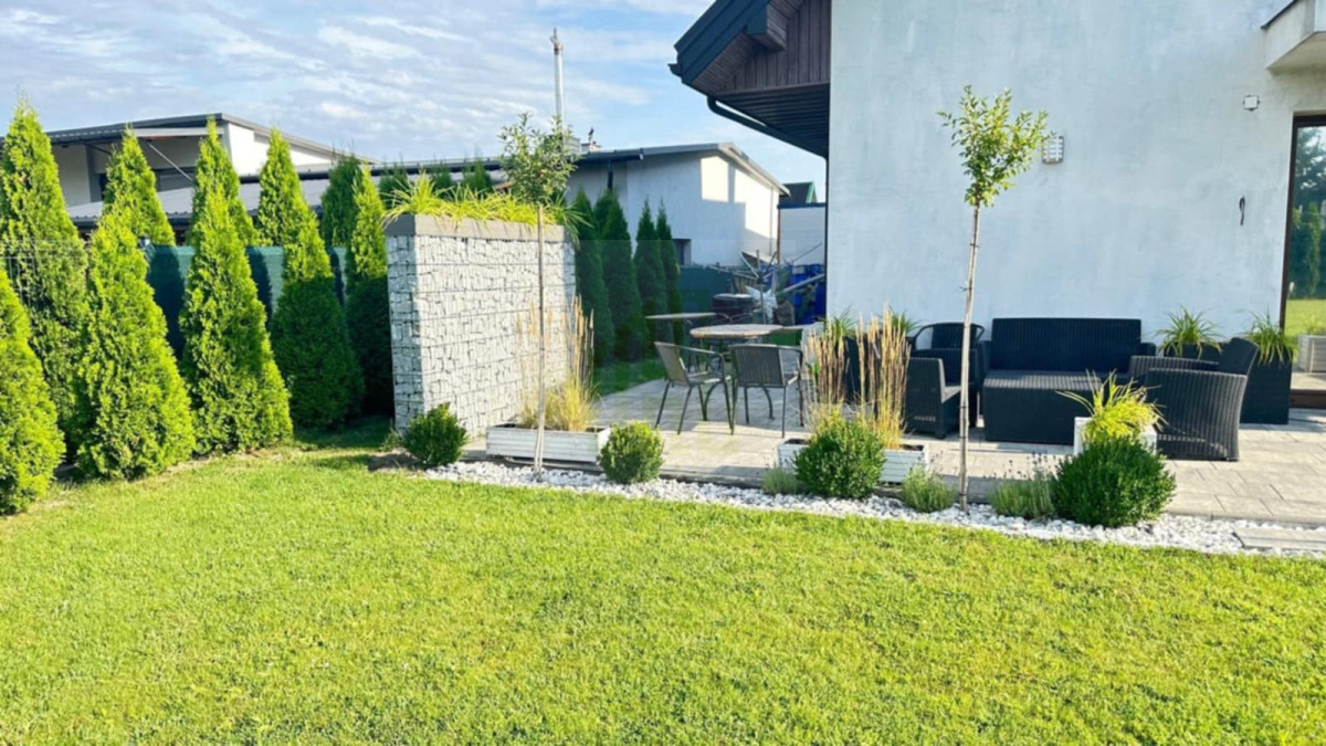 Piękny dom z bajecznym ogrodem w Błoniu