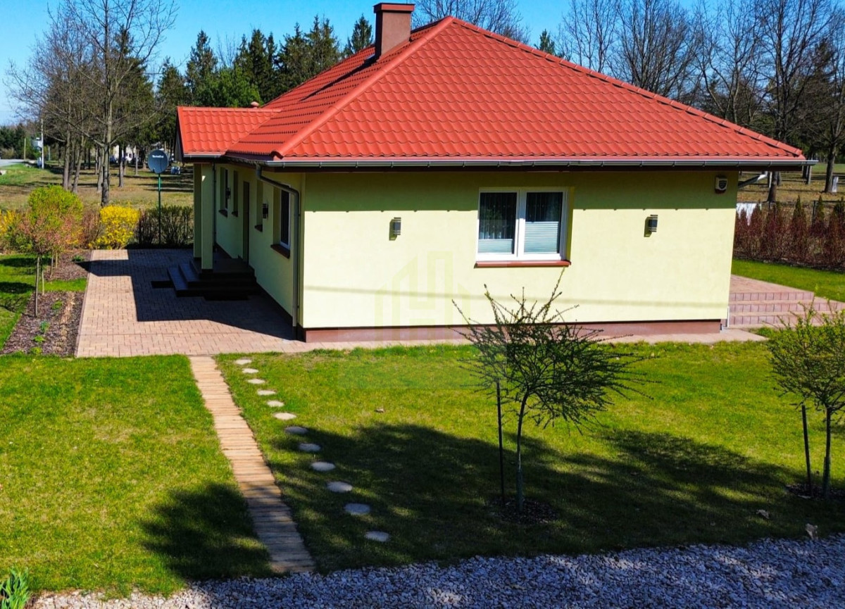 Dom jednorodzinny w cenie segmentu – duża działka