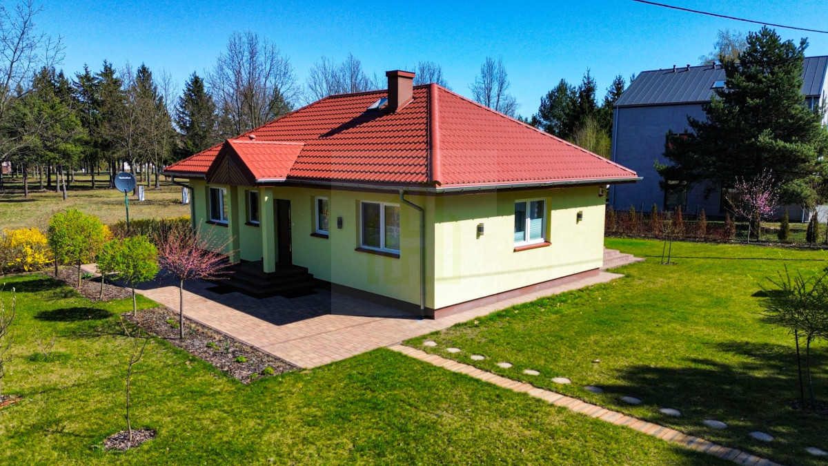 Dom jednorodzinny w cenie segmentu – duża działka