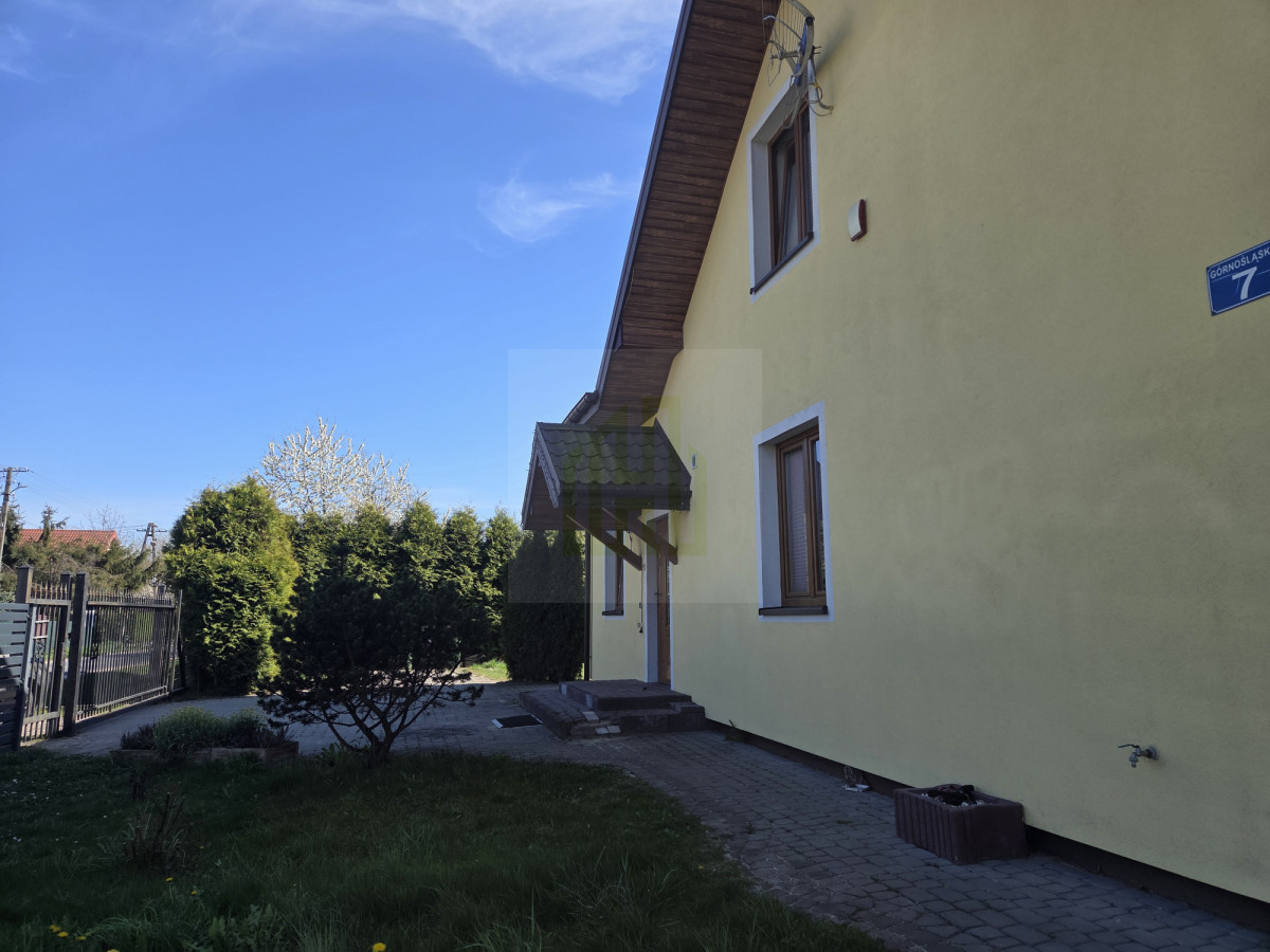 Duży dom z niezależną kawalerką – 180 JAKTOROW