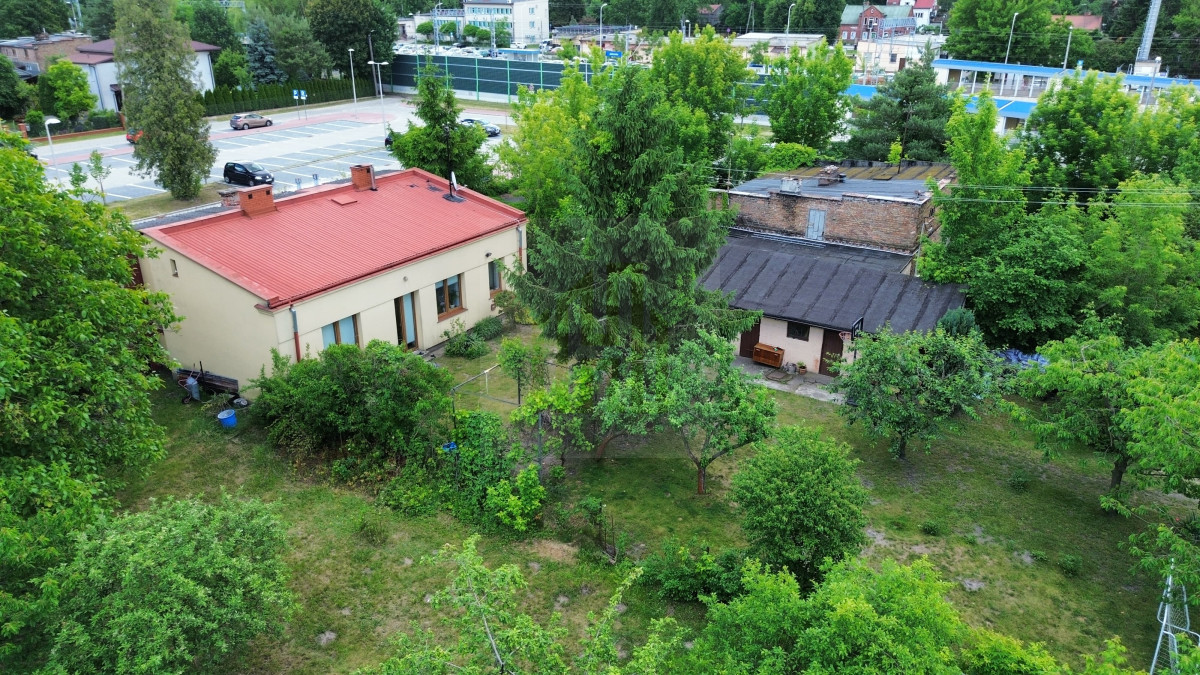 MAŁY DOMEK Z OGRODEM BLISKO PKP