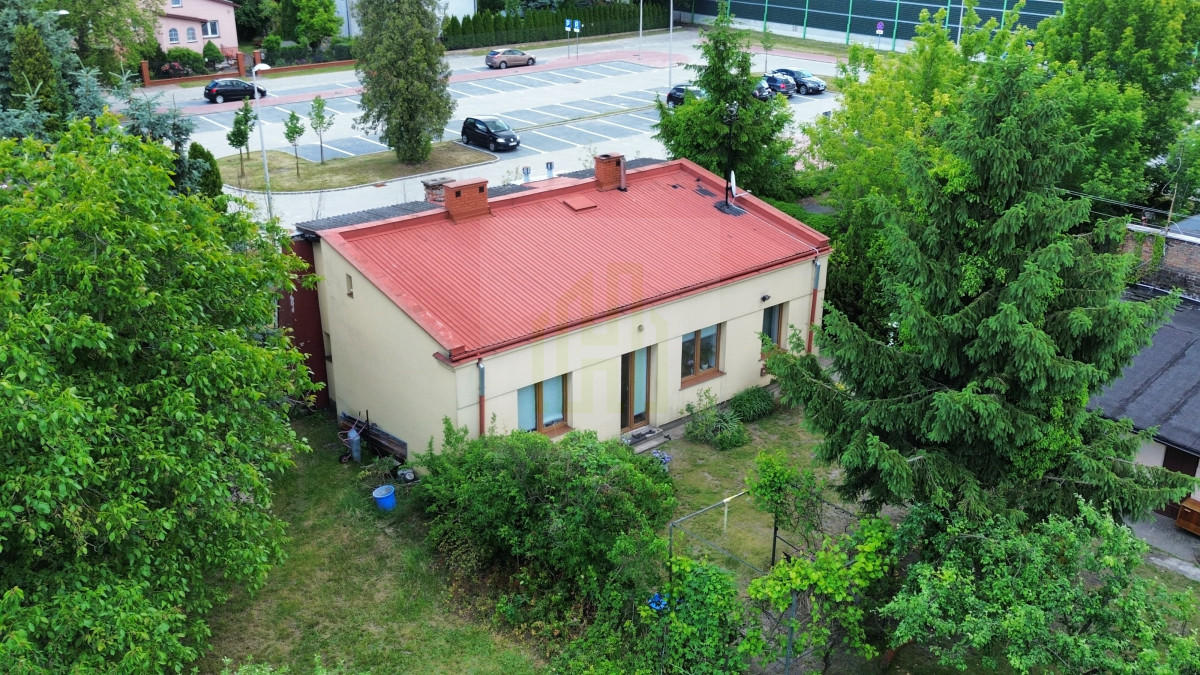 MAŁY DOMEK Z OGRODEM BLISKO PKP