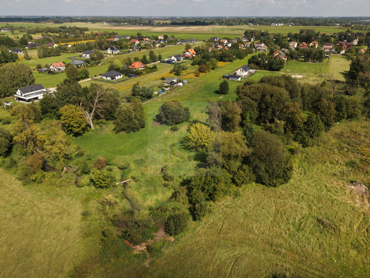 DZIAŁKA JAKTOROW NAD RZECZKA