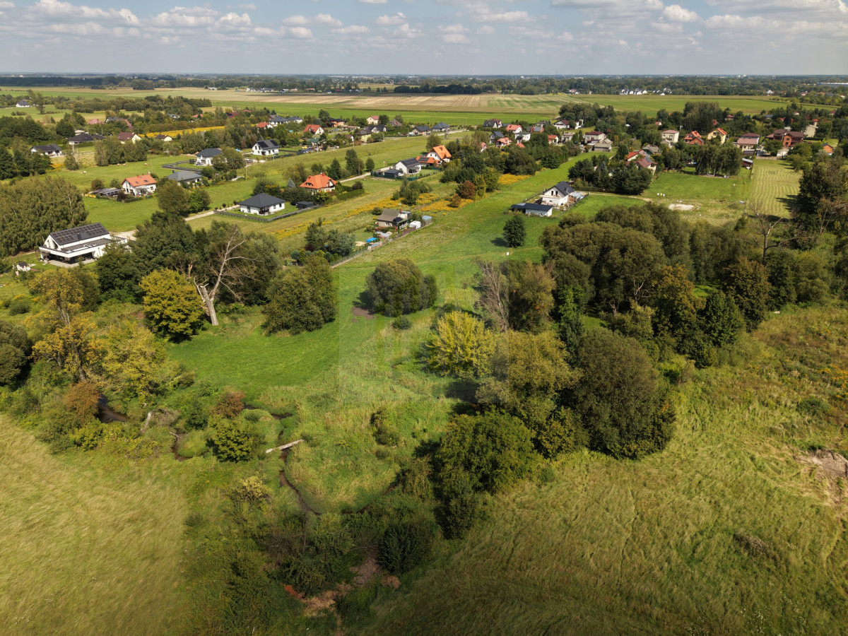 DZIAŁKA JAKTOROW NAD RZECZKA