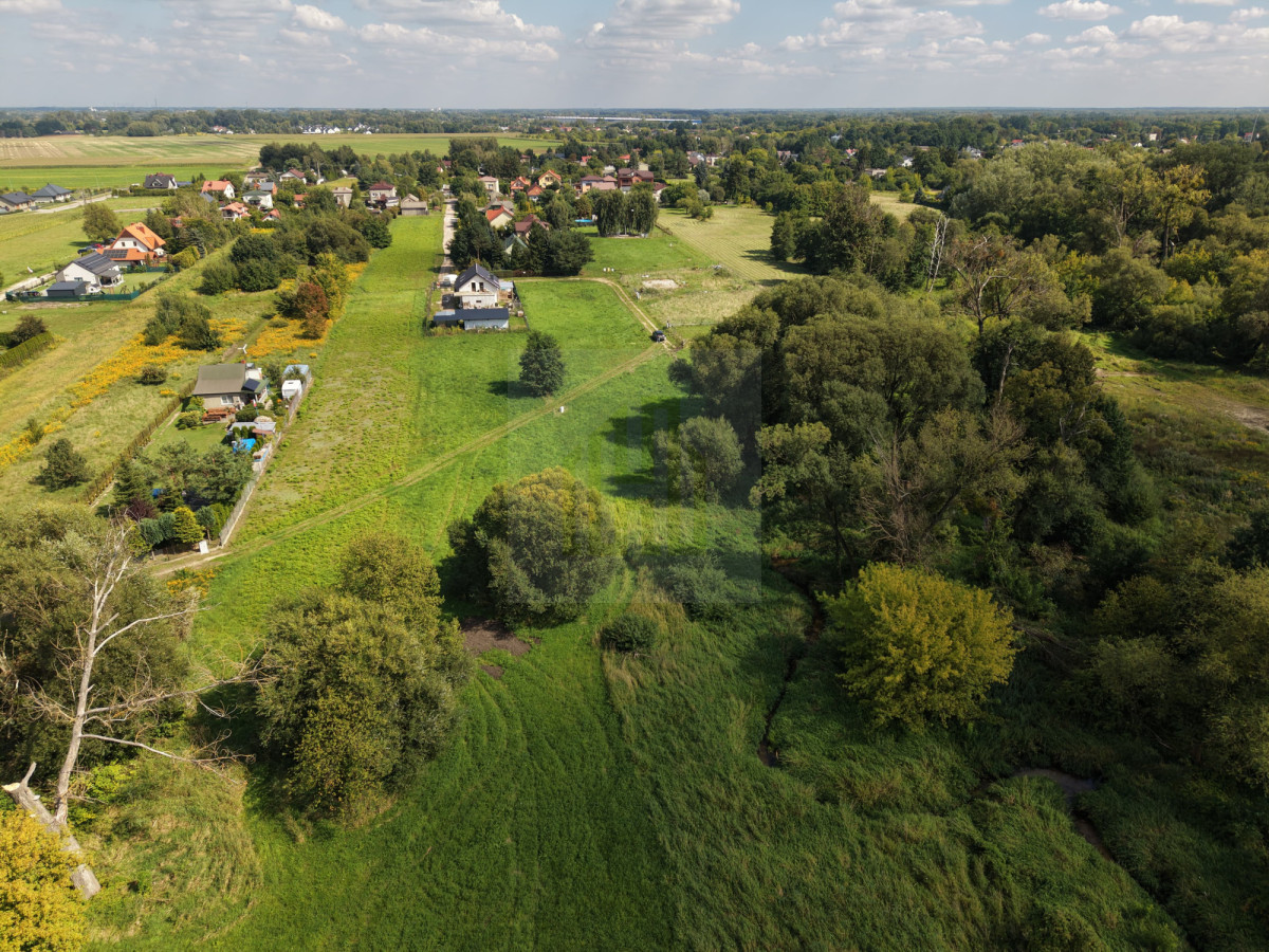 DZIAŁKA JAKTOROW NAD RZECZKA