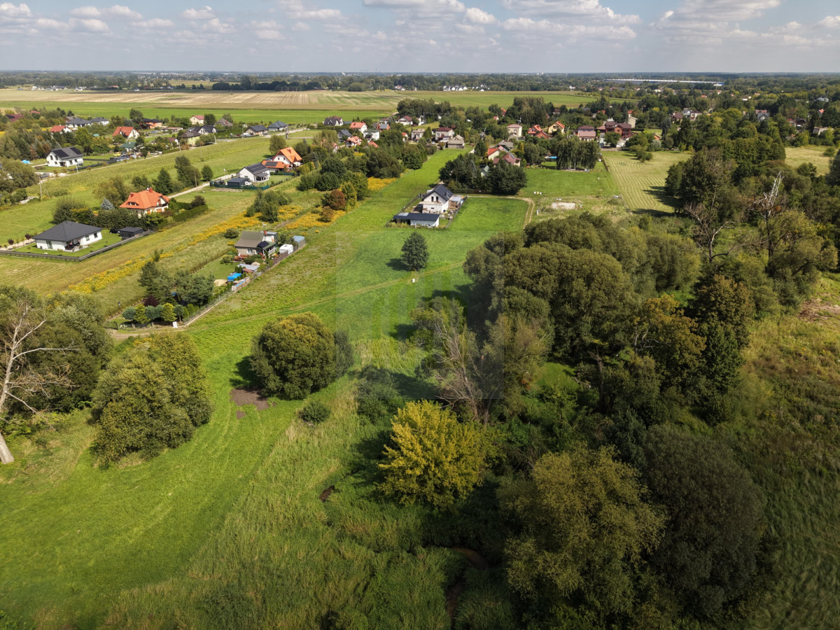 DZIAŁKA JAKTOROW NAD RZECZKA