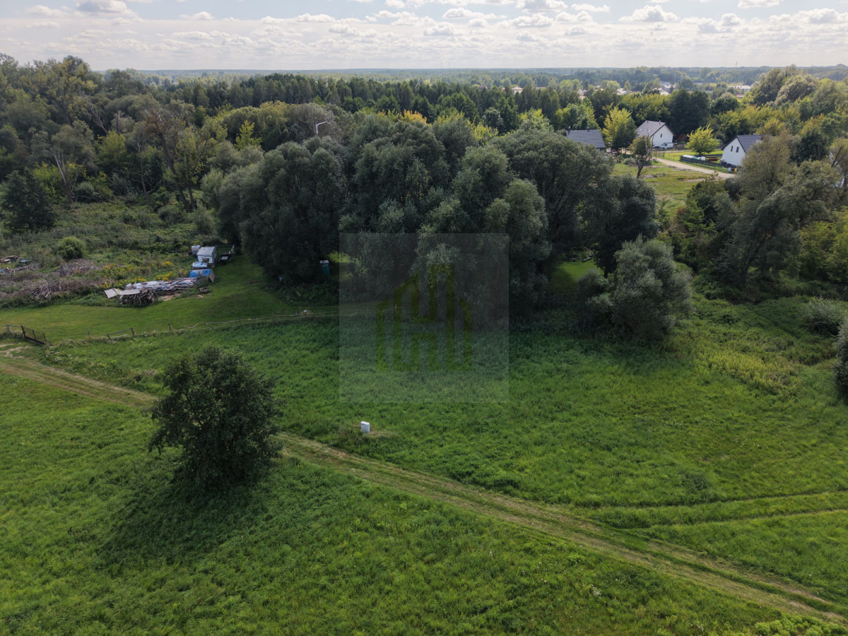 DZIAŁKA JAKTOROW NAD RZECZKA