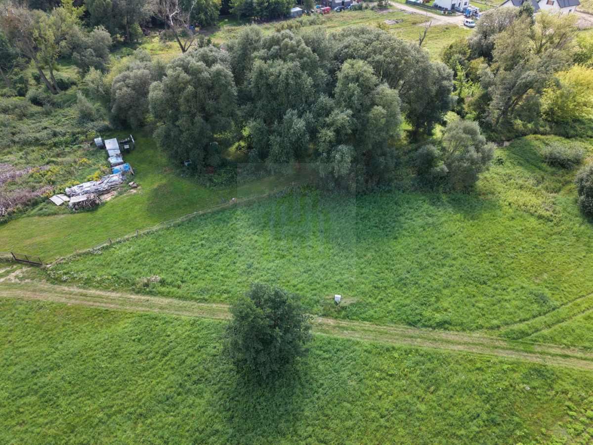 DZIAŁKA JAKTOROW NAD RZECZKA