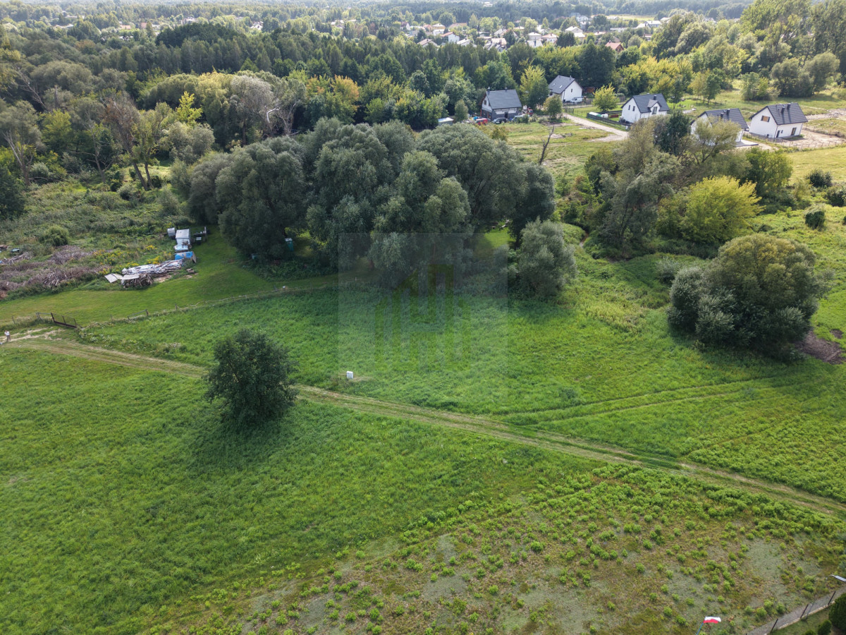 DZIAŁKA JAKTOROW NAD RZECZKA