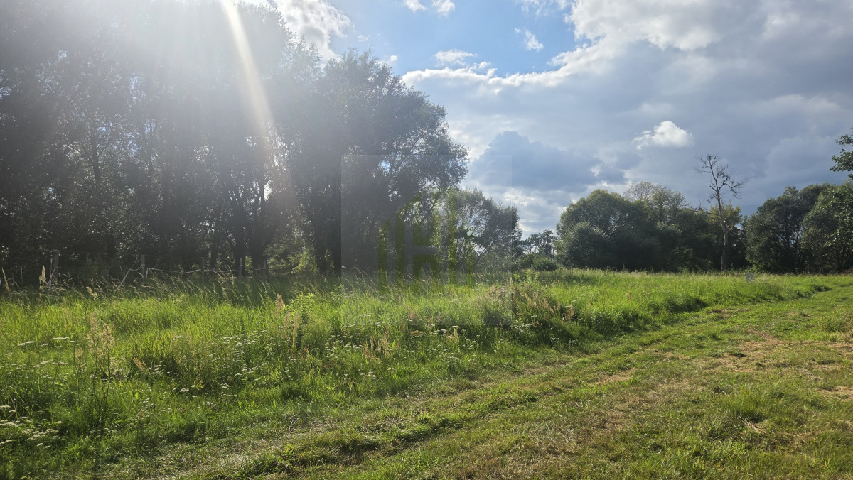 DZIAŁKA JAKTOROW NAD RZECZKA