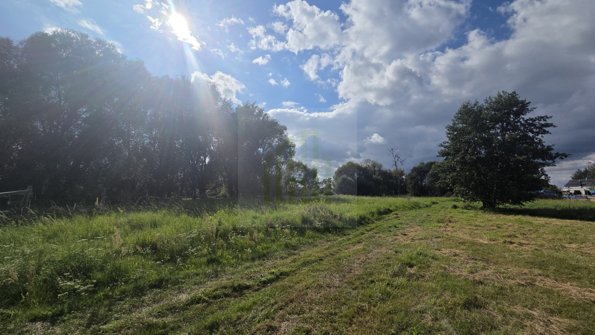 DZIAŁKA JAKTOROW NAD RZECZKA