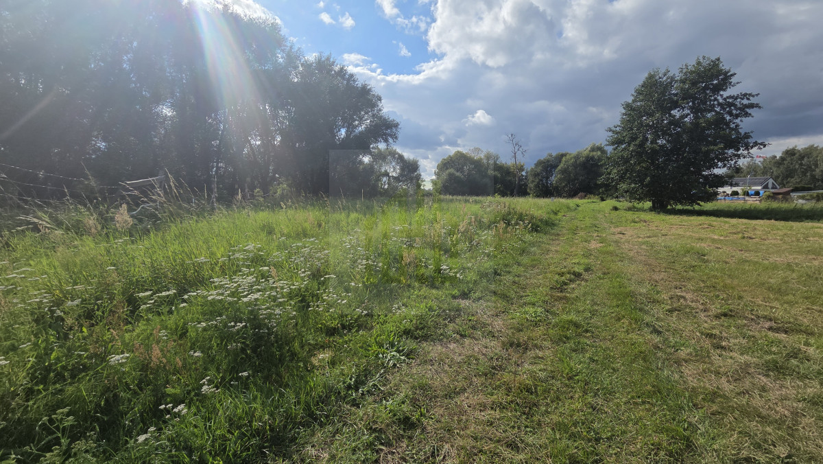 DZIAŁKA JAKTOROW NAD RZECZKA