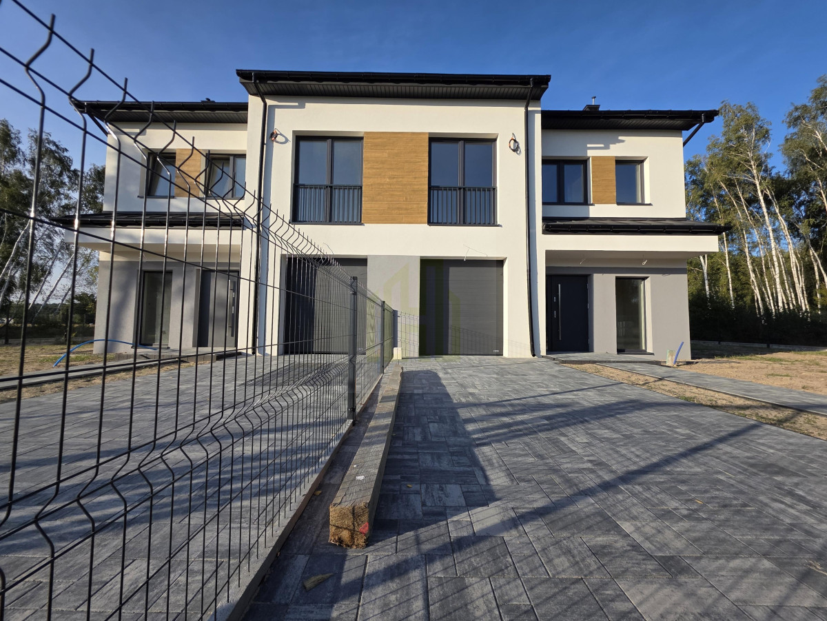 Przytulny dom w otoczeniu lasu z dużą działką.