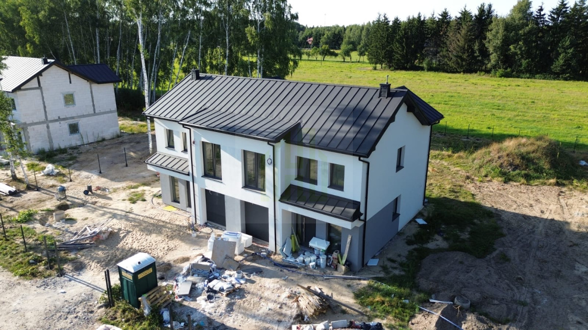 Przytulny dom w otoczeniu lasu z dużą działką.