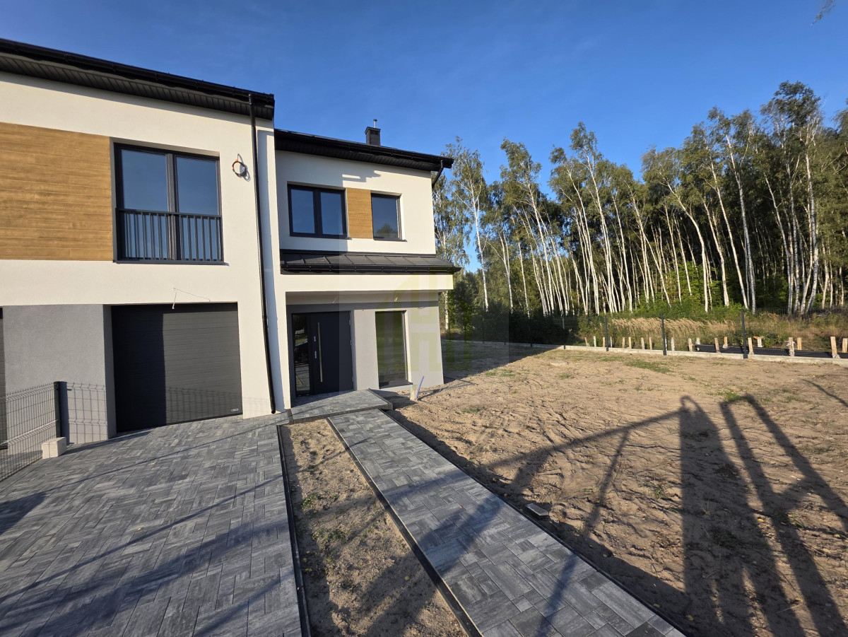 Przytulny dom w otoczeniu lasu z dużą działką.