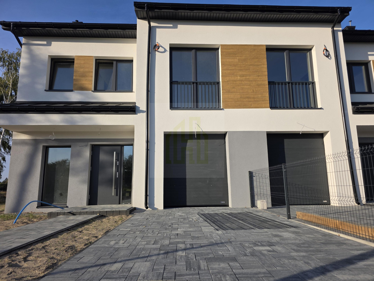 Przytulny dom w otoczeniu lasu z dużą działką.