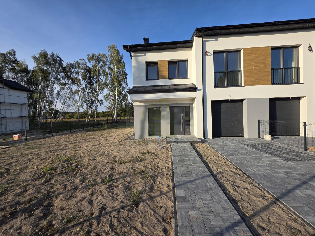 Przytulny dom w otoczeniu lasu z dużą działką.