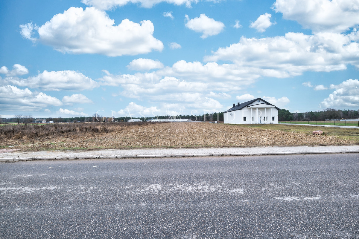 Działka na sprzedaż